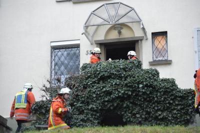 Backnang: Weihnachtsbaum loest Wohnungsbrand mit einem Verletzten aus